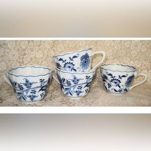 BLUE DANUBE Set of 4 Tea Cups Blue Onion - Japan - Excellent Condition